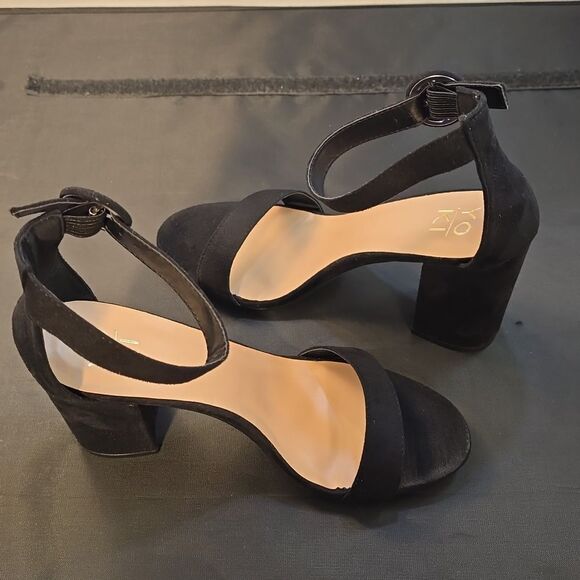 BRAND NEW YOKI BLOCK HEELED WOMEN'S OPEN TOE FAUX SUEDE SANDAL - Picture 8 of 16